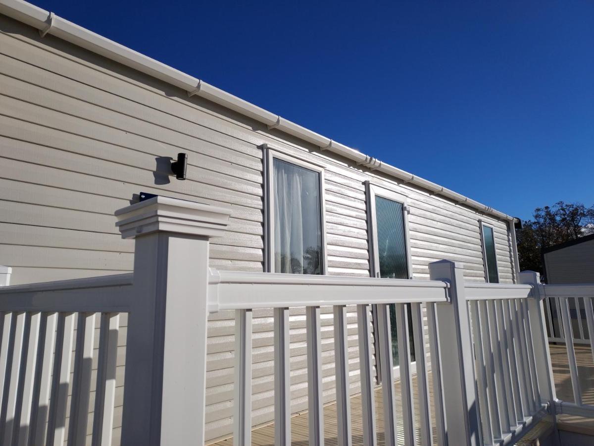 Hoburne Bashley Self-Catering Holiday Home New Milton Bagian luar foto