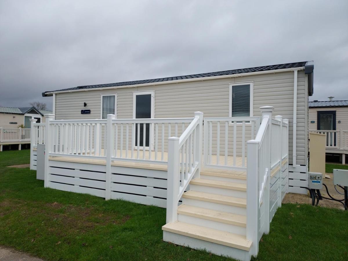 Hoburne Bashley Self-Catering Holiday Home New Milton Bagian luar foto